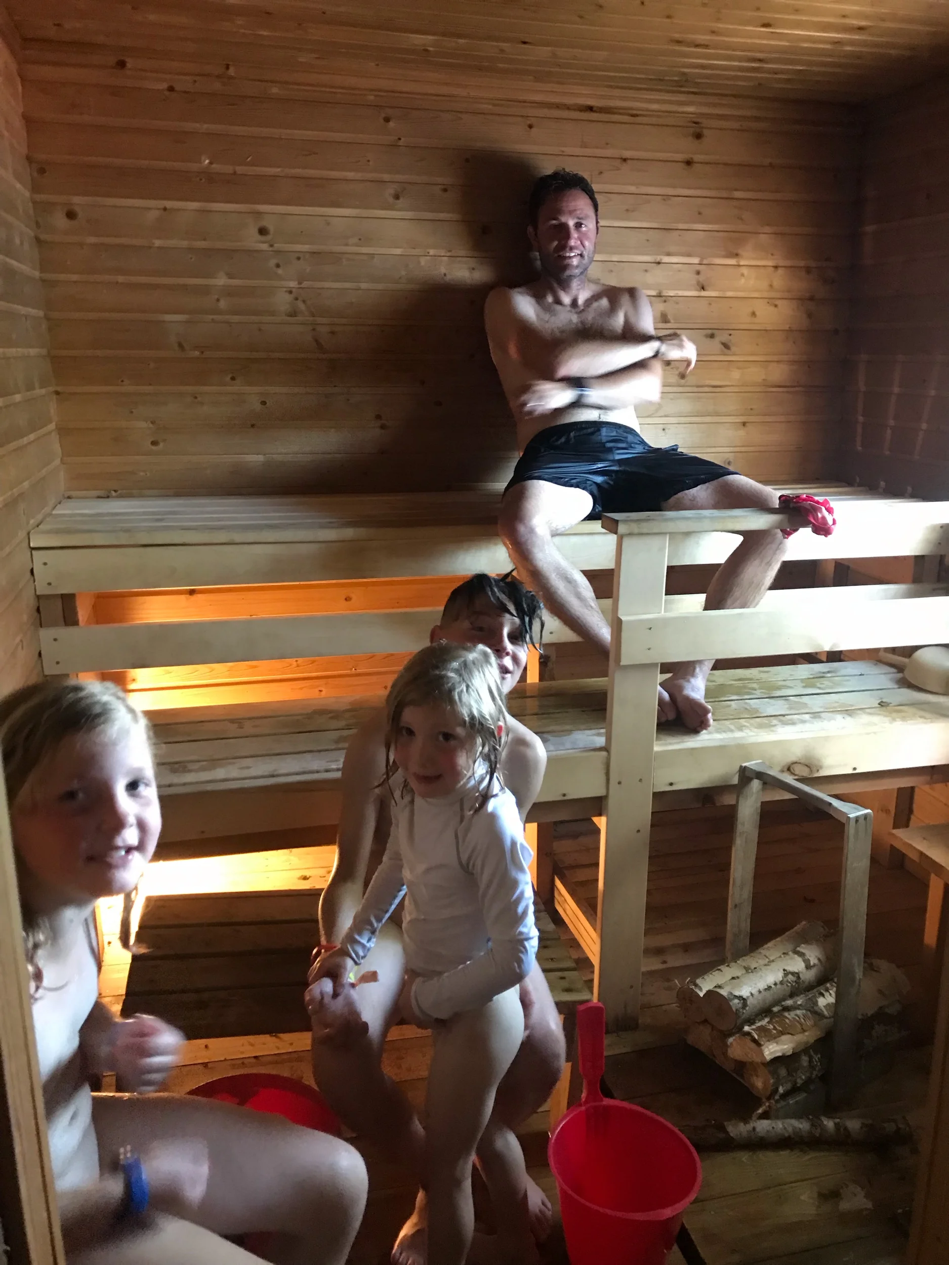 The sauna (very spacious!)