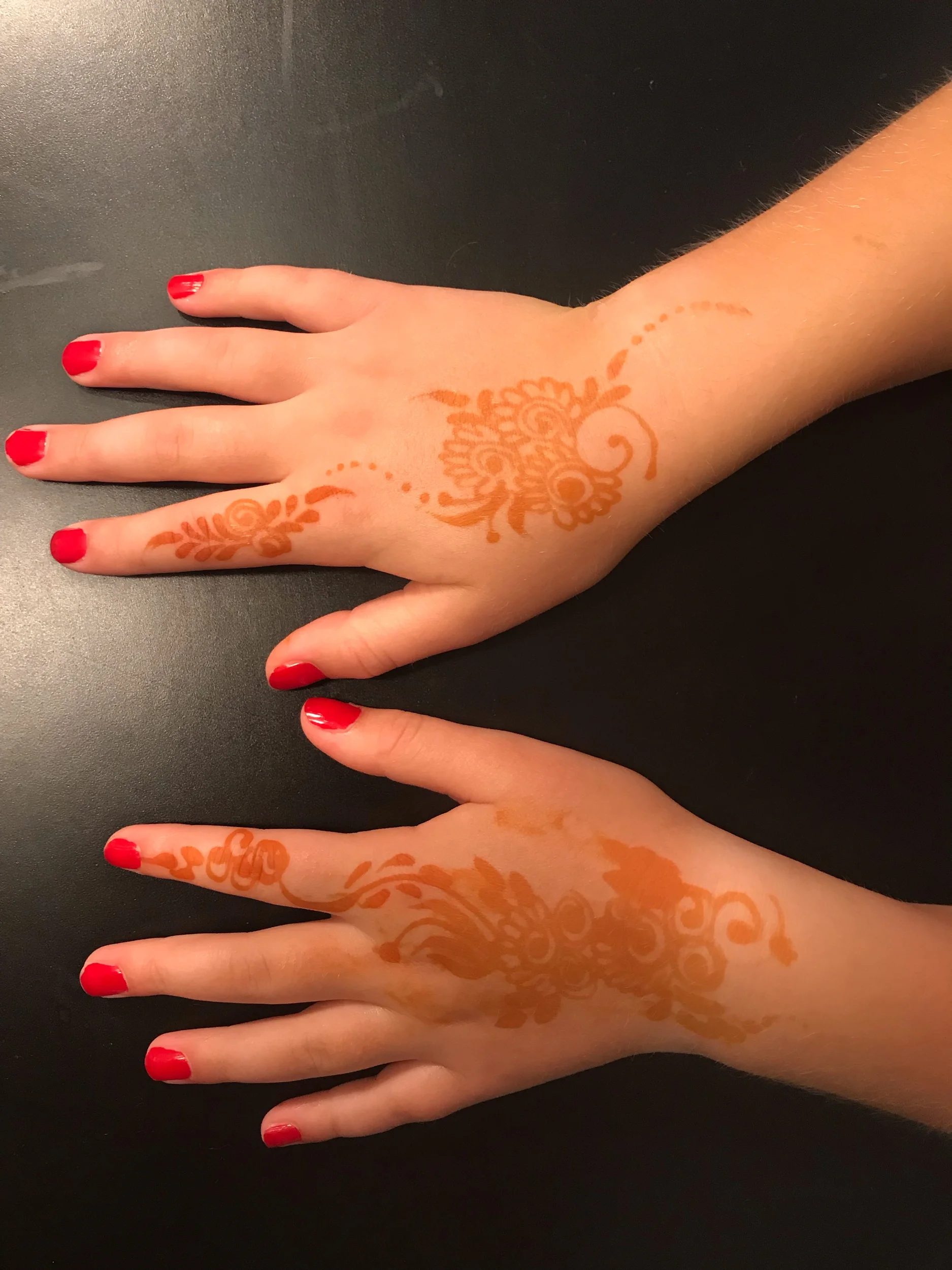 Different tones of brown of the henna
