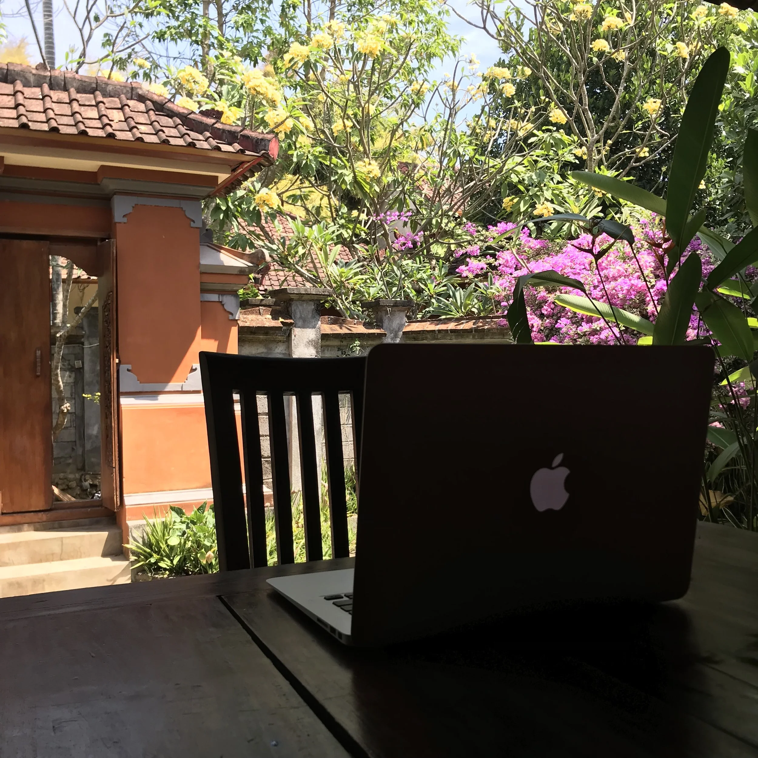 Fast Travel vs Slow Travel