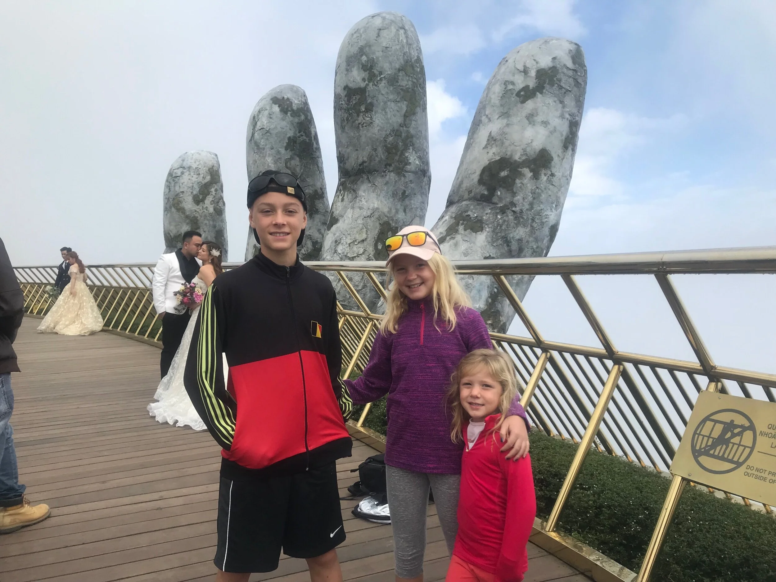 It was all foggy when we got to the hand bridge.