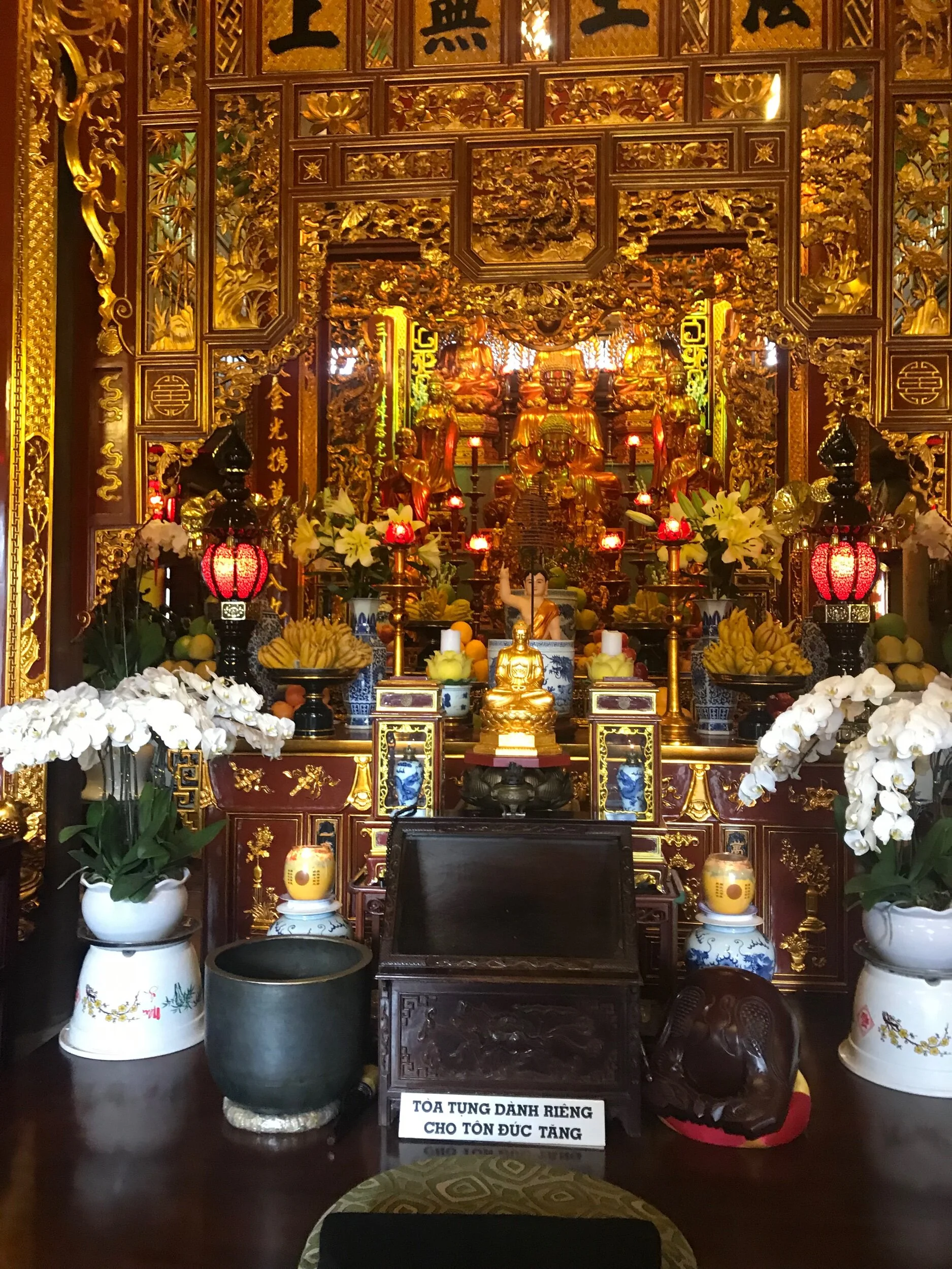 This is a temple that we went into in Ba Na Hills. It was very beautiful!!