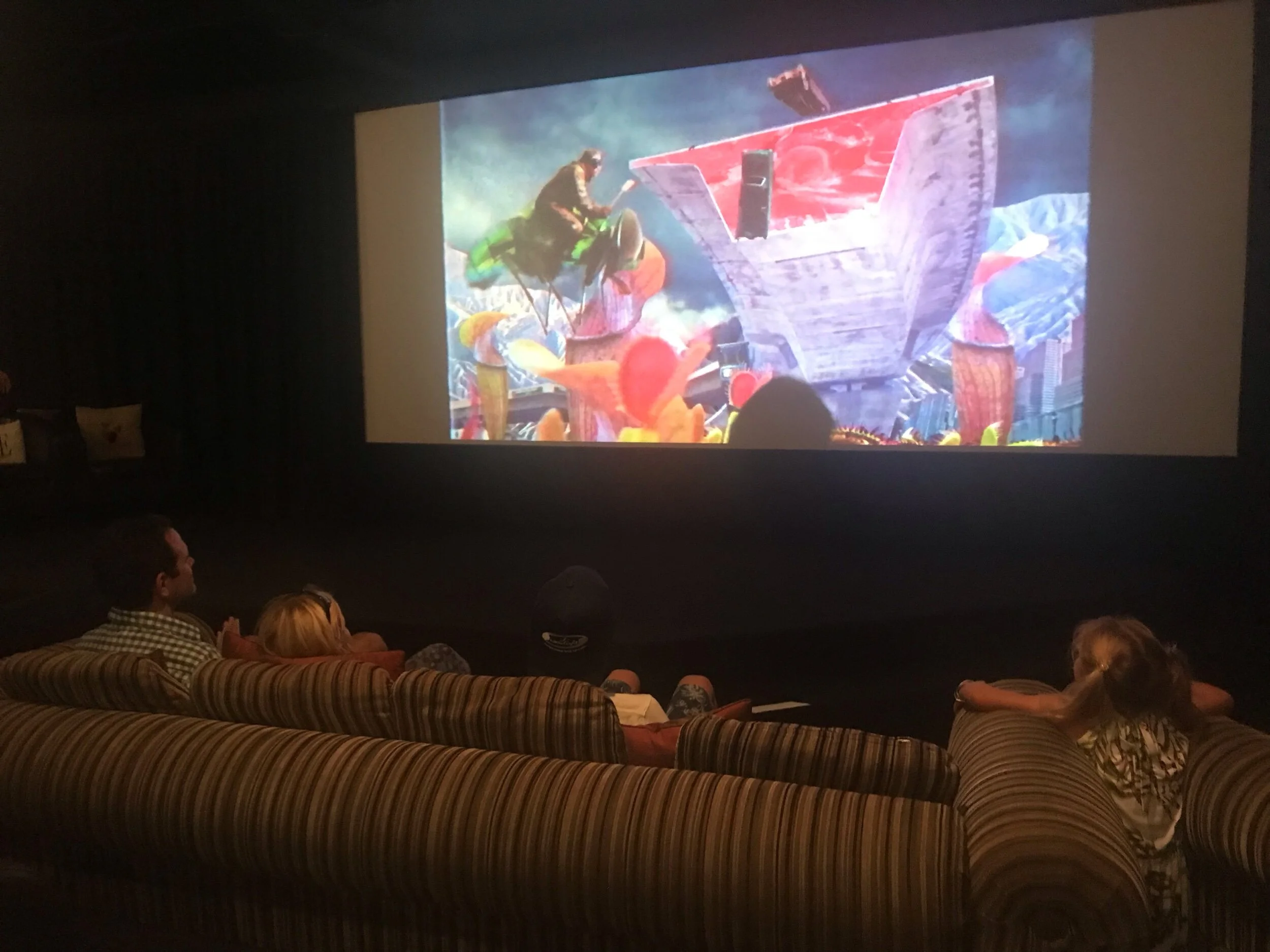 This is the movie theater in Ostend looked like!! It was very comfy with the couches.