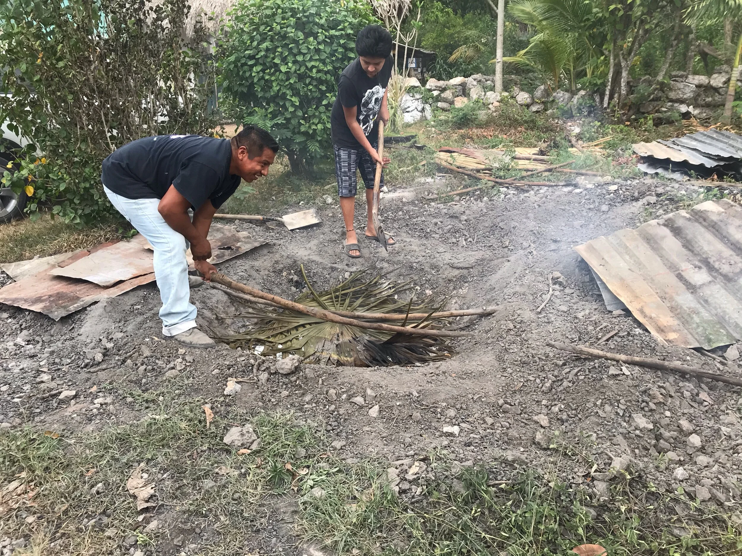The pibil de pollo being covered!